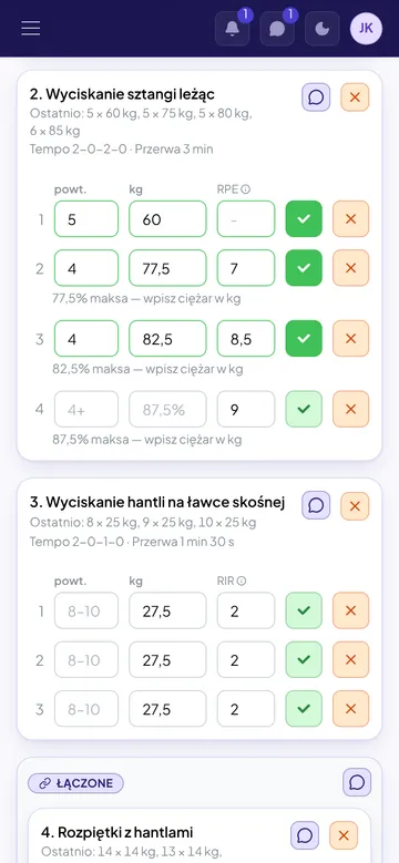 Wyciskanie sztangi leżąc w treningu Jana na telefonie: trzy serie oznaczone jako zrobione, z wpisanym ciężarem i RPE.